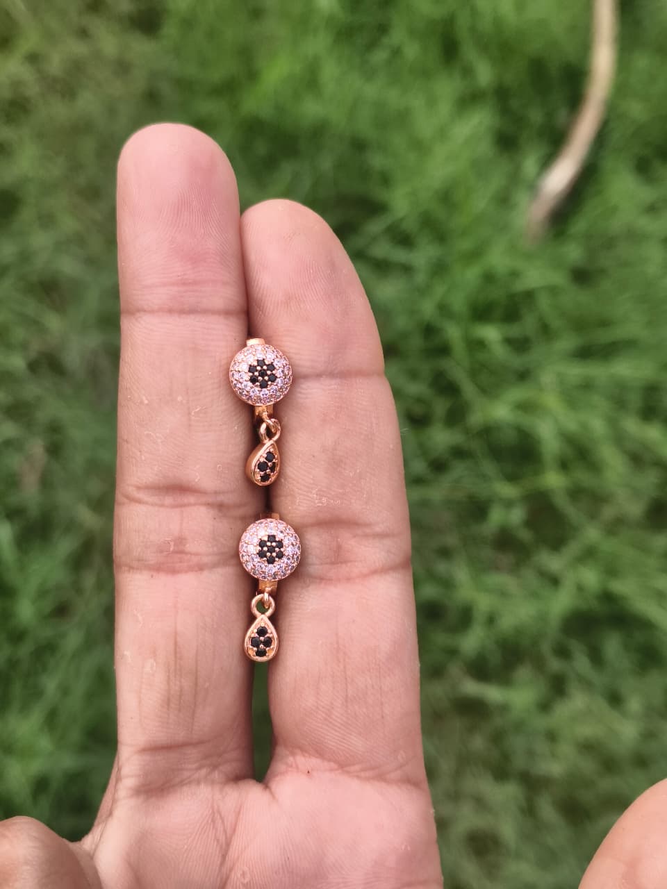 ✨ 1 Carat Gold Plated Zircon Earring black nag✨