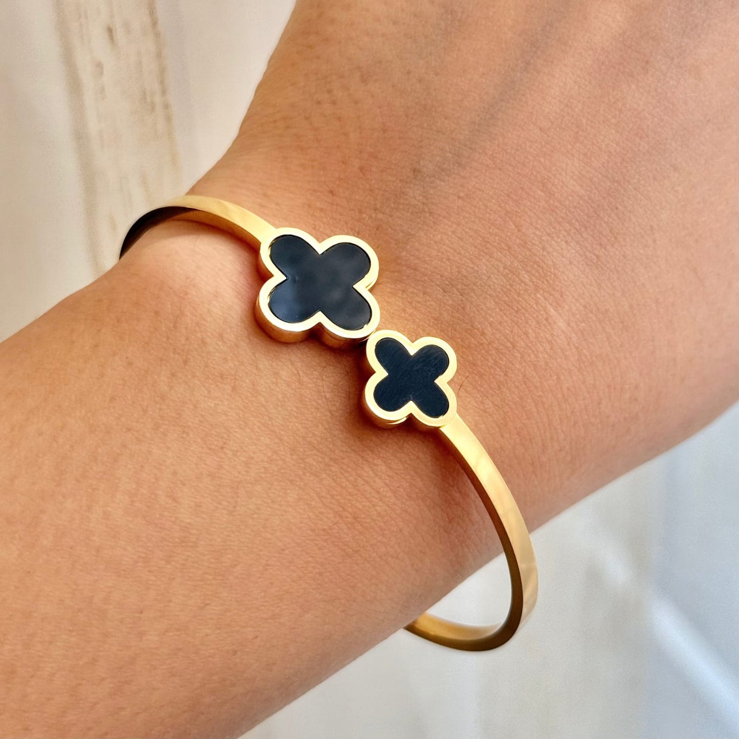 Stainless Steel Clover Bracelet – Elegant Jewelry for Women

Close-up of Clover Design Bracelet – Durable Stainless Steel Jewelry

Woman Wearing Stainless Steel Clover Bracelet – Fashion Jewelry.