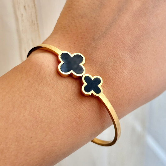 Stainless Steel Clover Bracelet – Elegant Jewelry for Women

Close-up of Clover Design Bracelet – Durable Stainless Steel Jewelry

Woman Wearing Stainless Steel Clover Bracelet – Fashion Jewelry.