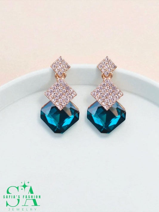 Golden Silver Earrings with Big C Green Stones – Elegant Jewelry for Women

Close-up of Big C Green Stone Earrings – Stylish Party Jewelry

Woman Wearing Golden Silver Earrings with Green Stones – Fashion Jewelry