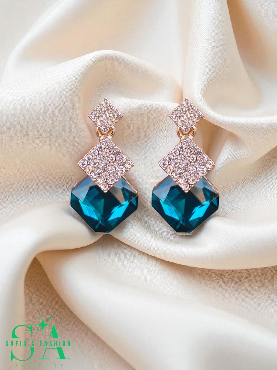 Golden Silver Earrings with Big C Green Stones – Elegant Jewelry for Women

Close-up of Big C Green Stone Earrings – Stylish Party Jewelry

Woman Wearing Golden Silver Earrings with Green Stones – Fashion Jewelry