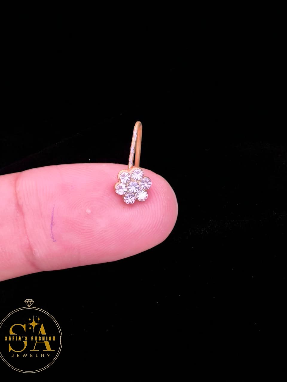 clip on nose jewelry nag style

adjustable nose pin gold
