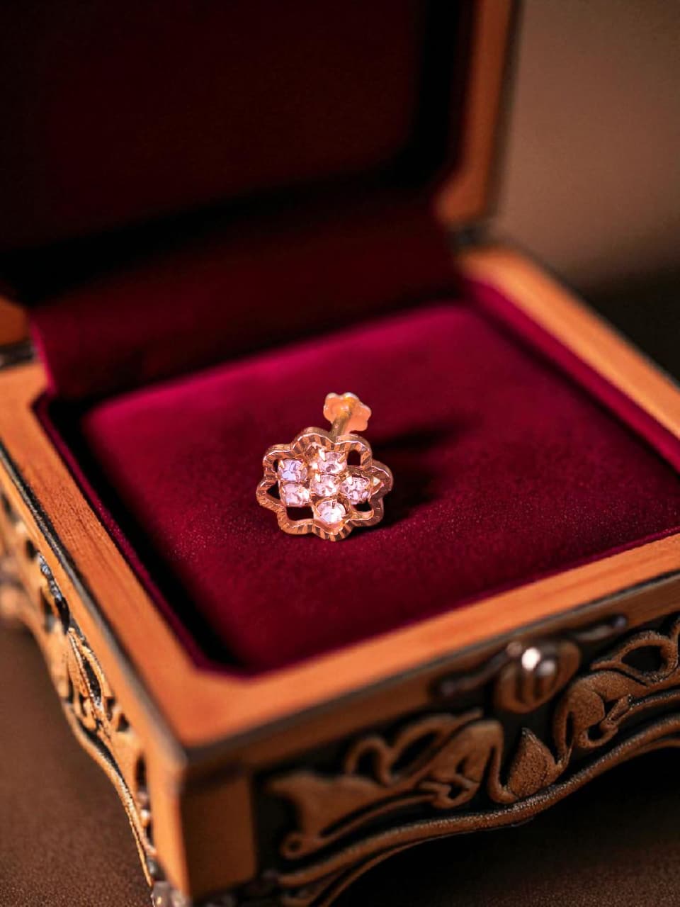 elegant gold nose jewelry