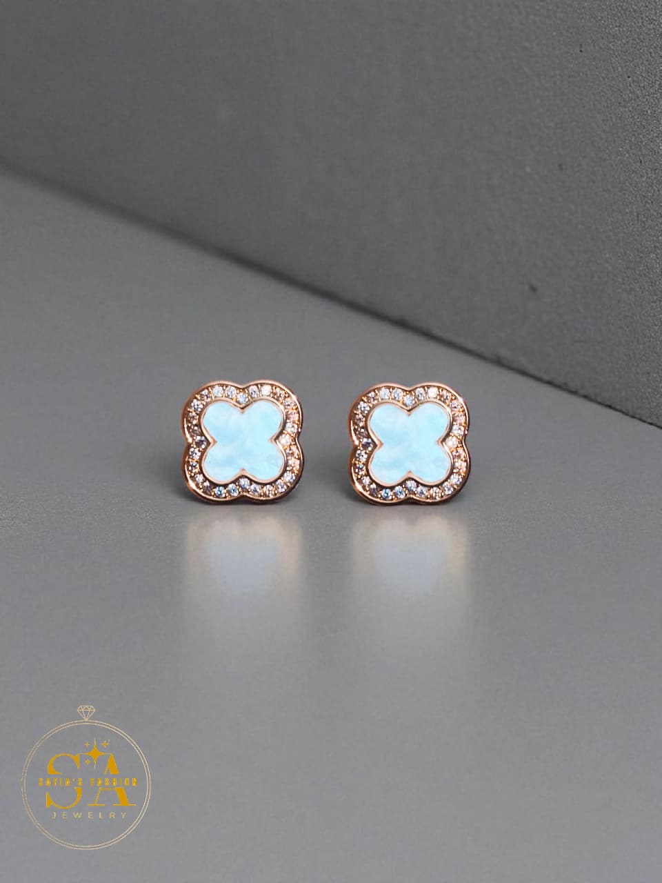 gold clover earrings